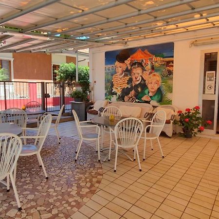 Hotel Eleonora Римини Екстериор снимка