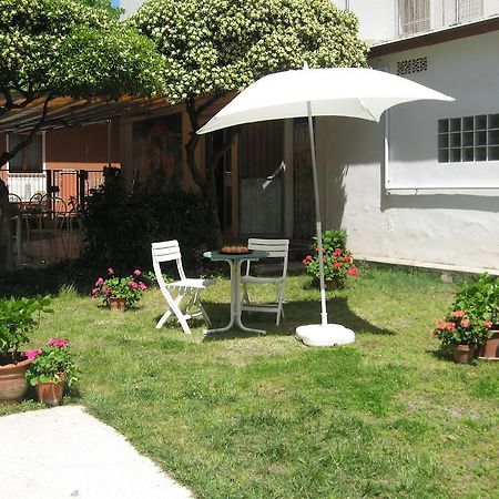 Hotel Eleonora Римини Екстериор снимка