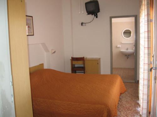 Hotel Eleonora Римини Екстериор снимка