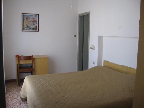 Hotel Eleonora Римини Екстериор снимка