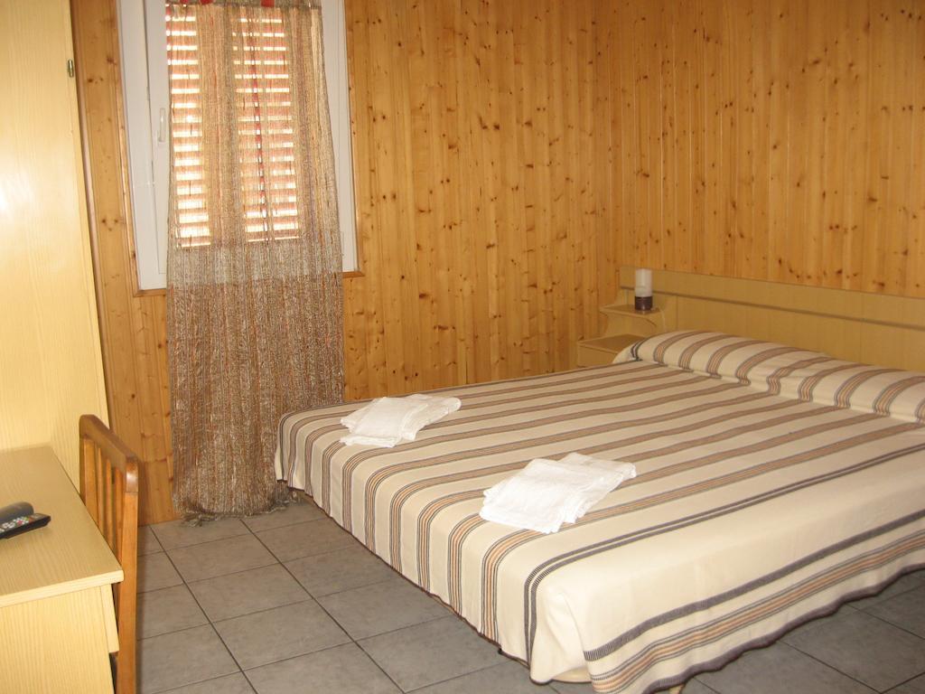Hotel Eleonora Римини Стая снимка