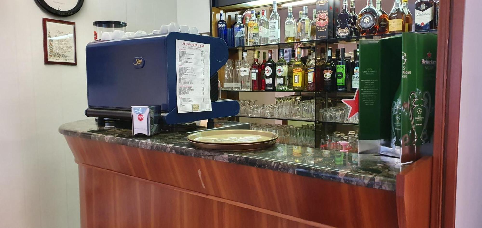 Hotel Eleonora Римини Екстериор снимка