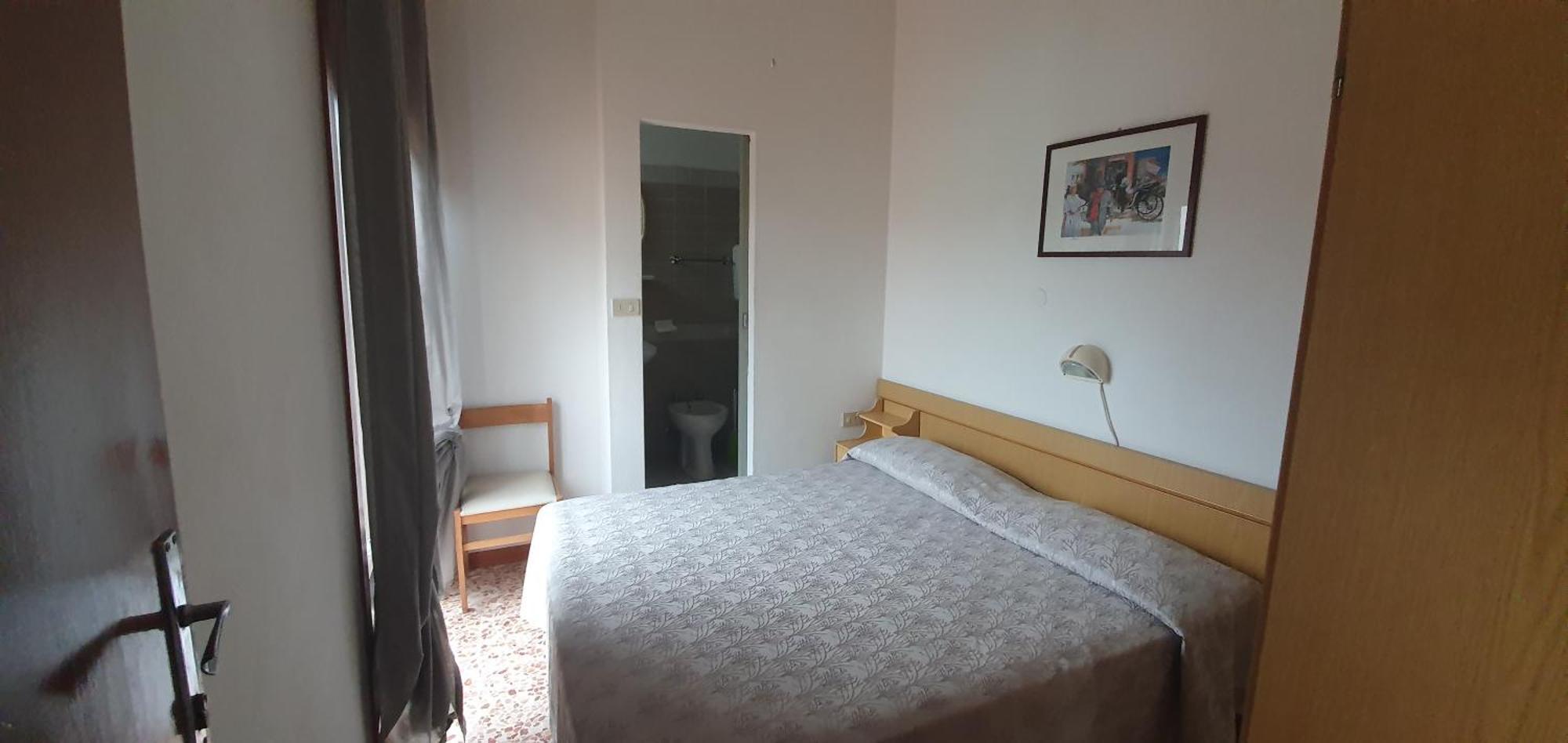 Hotel Eleonora Римини Екстериор снимка