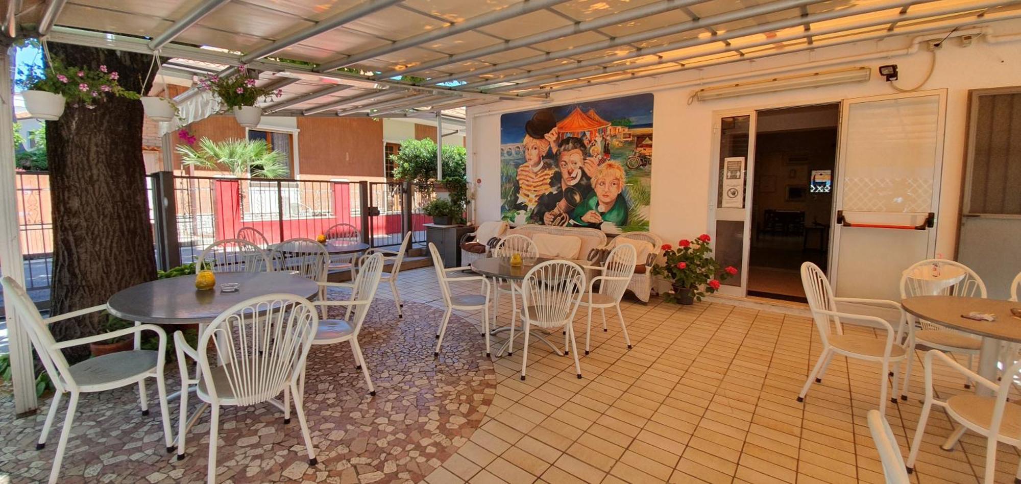 Hotel Eleonora Римини Екстериор снимка