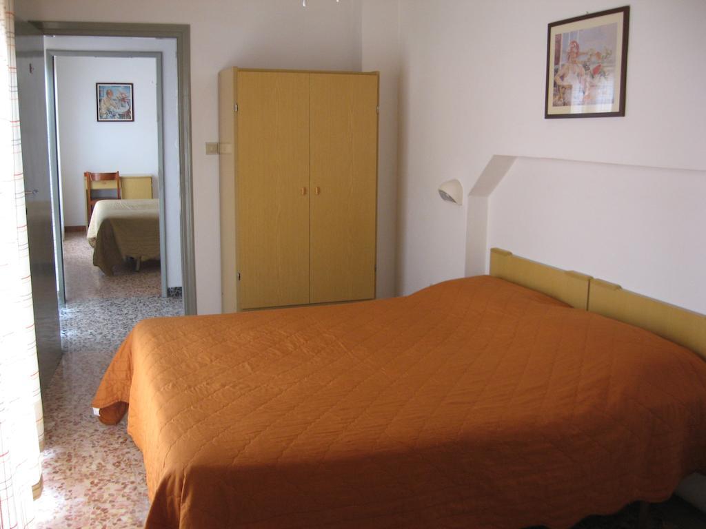 Hotel Eleonora Римини Стая снимка